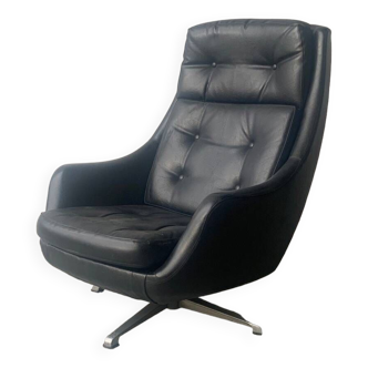 Mid century modern Danish lounge chair by Kanari