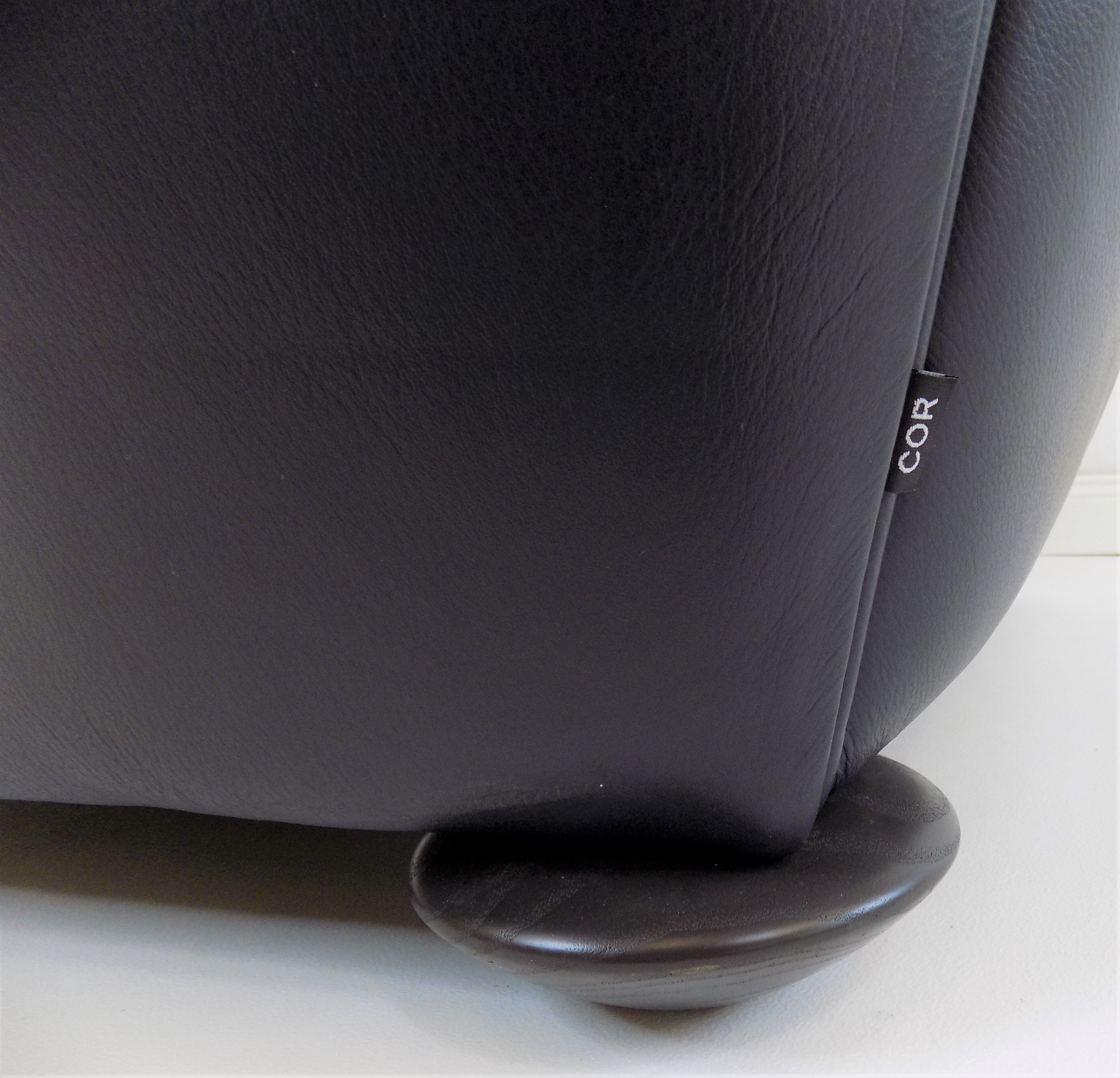 Set de 2 fauteuils en cuir par Peter Maly