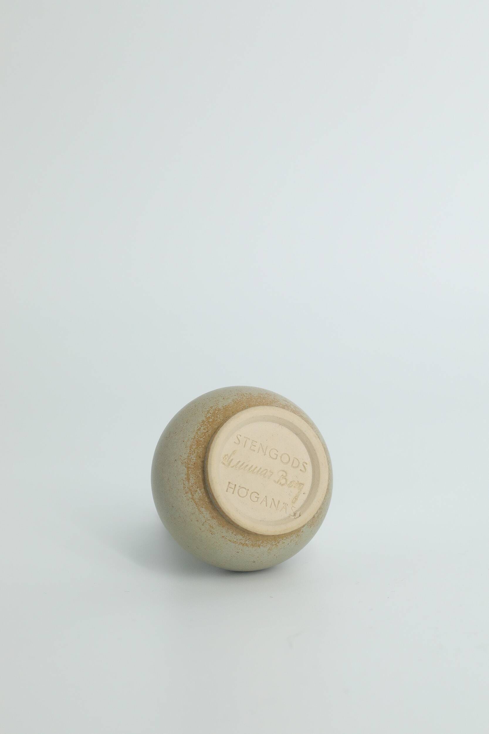 2 vases de scandinaves en grès pistache par Gunnar Borg