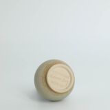 2 vases de scandinaves en grès pistache par Gunnar Borg