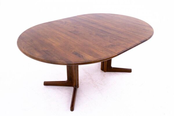 Table à manger en noyer, moderne du milieu du siècle, Danemark, années 1960.