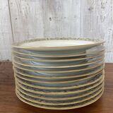 12 porcelain plates, 22cm diameter