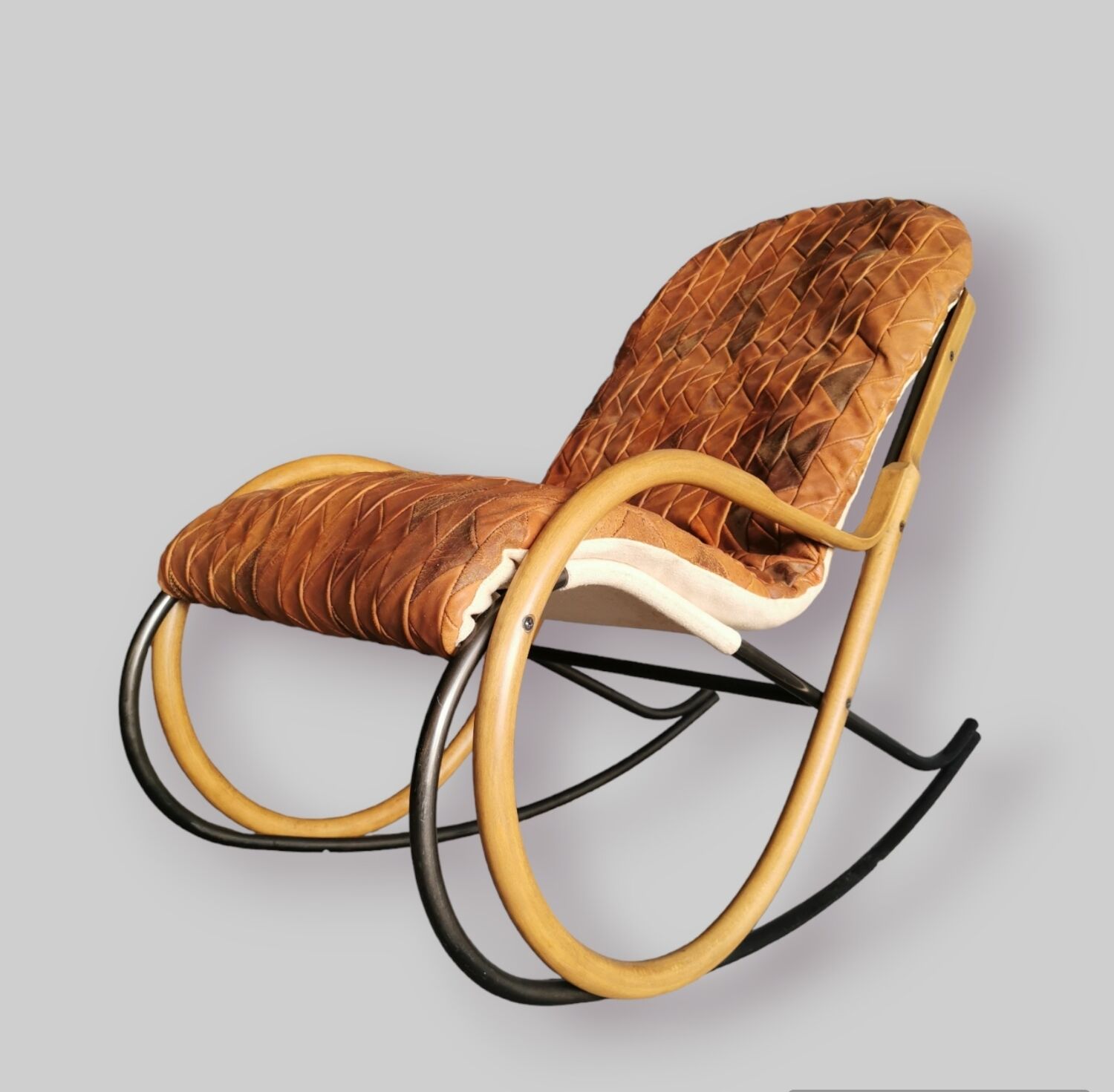 Vintage rocking chair design Paul Tuttle 70's