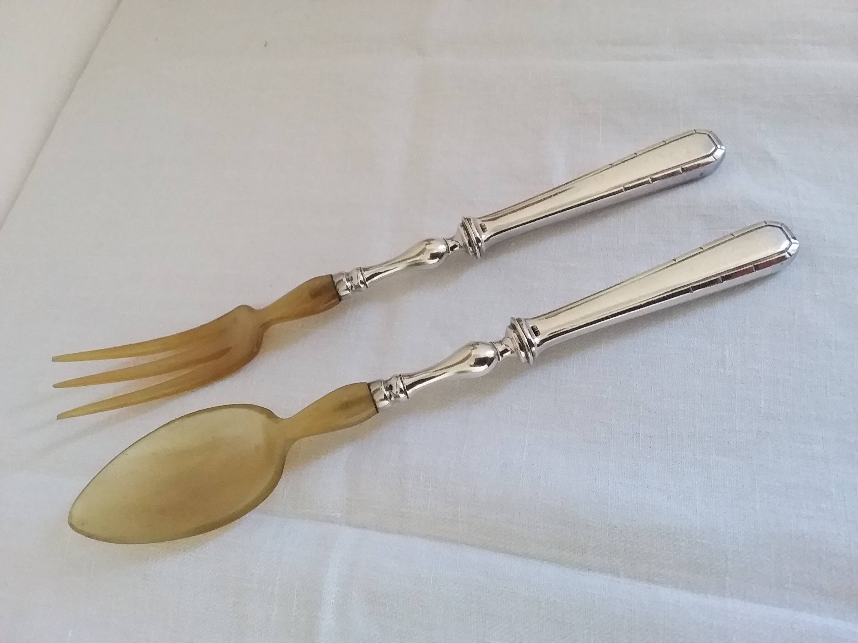 Salad cutlery, Alfénide Christofle, Tosca model, horn and silver metal.