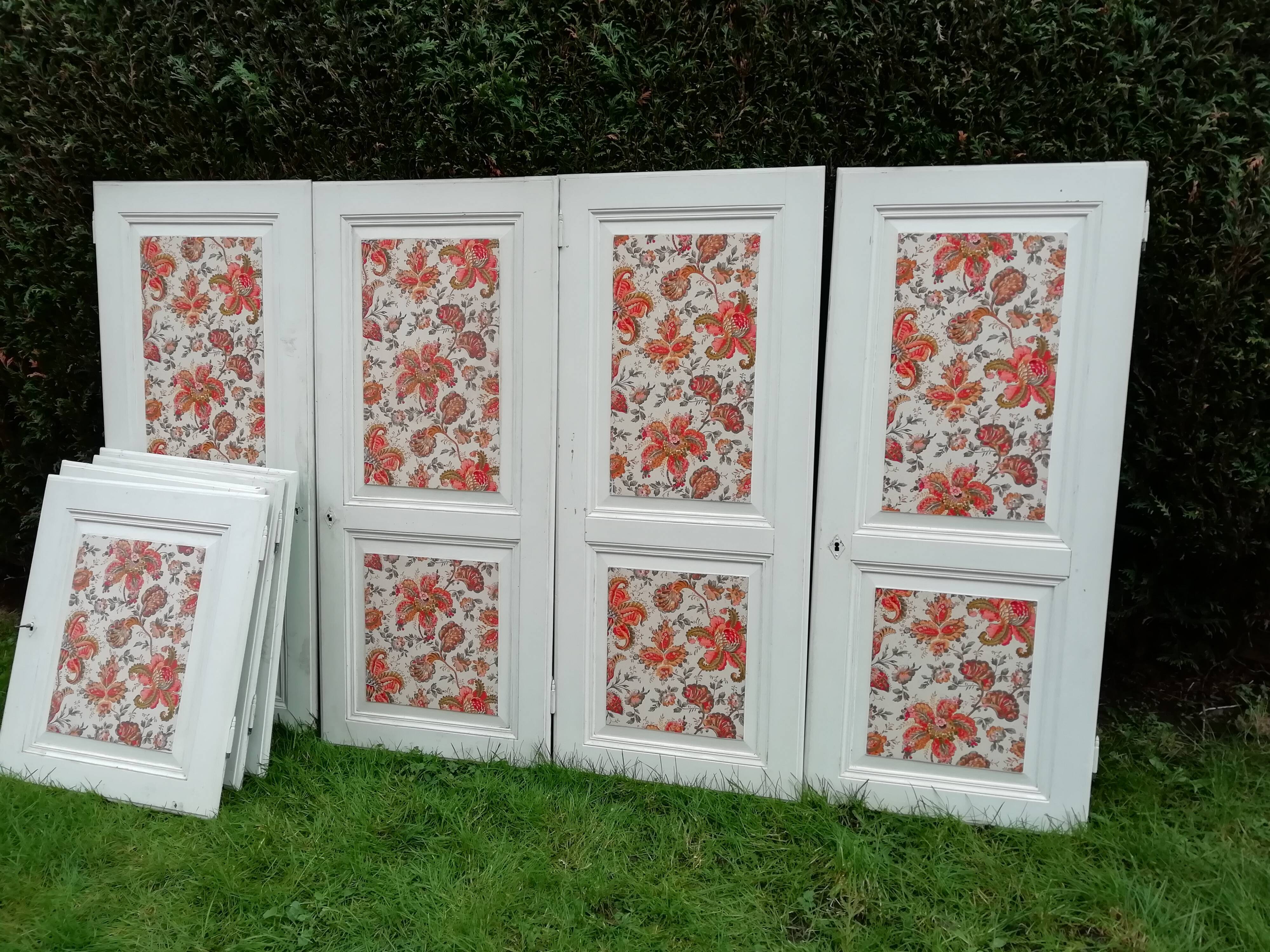 Lot 8 portes de placards anciennes sapin massif