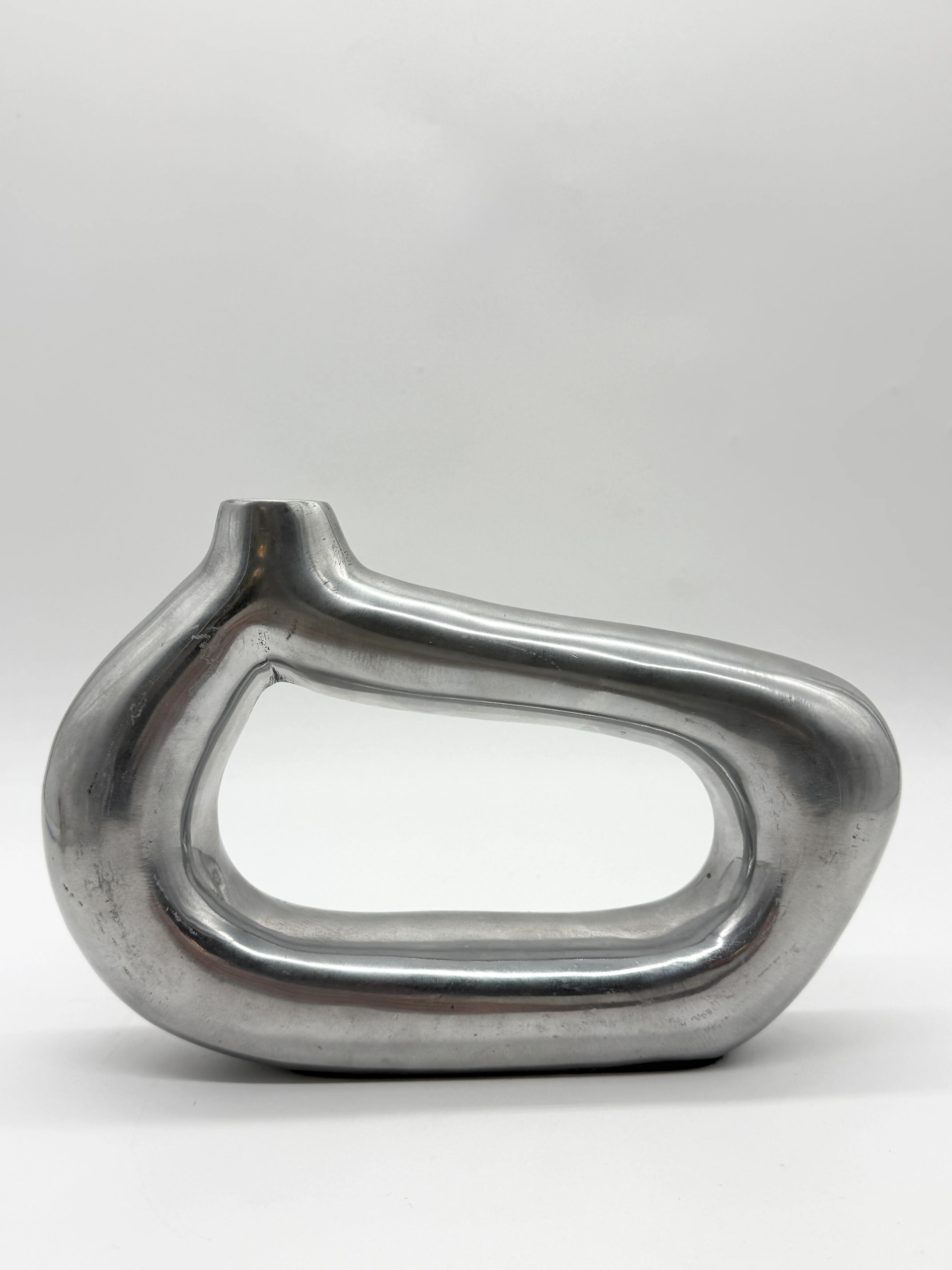 Vase sculptural en fonte d’aluminium, 1970s