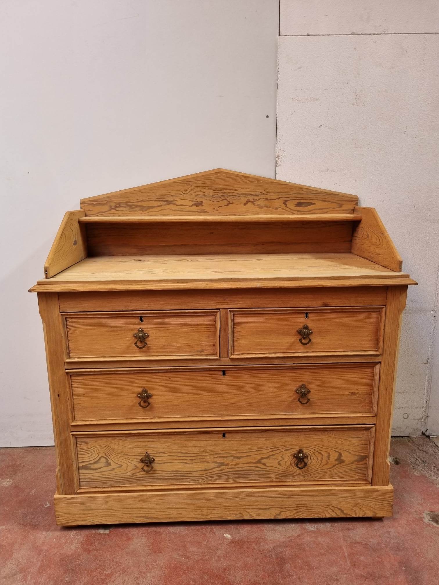 Meuble en pitchpin boite à sel avec trappe 1900