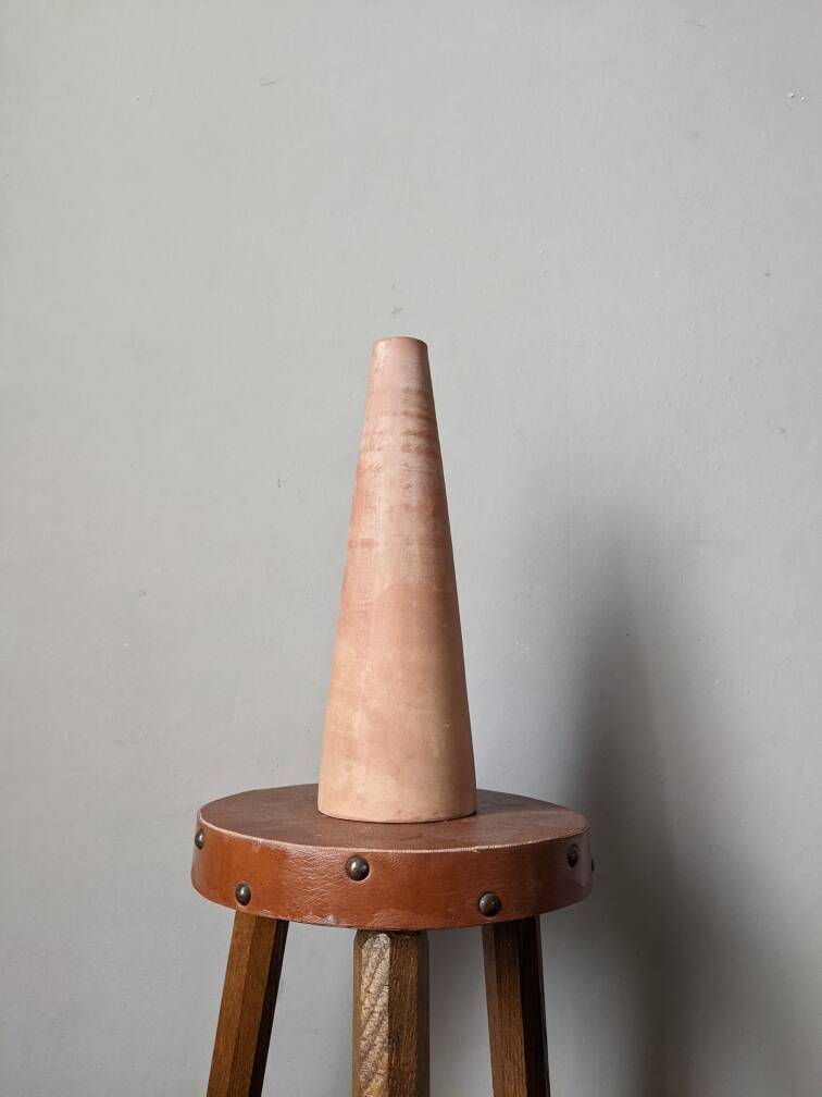 Contemporary handmade single-flower vase, clay, terracotta, slow decoration