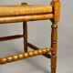 Chaise d'angle vintage en bois avec assise en paille tissée