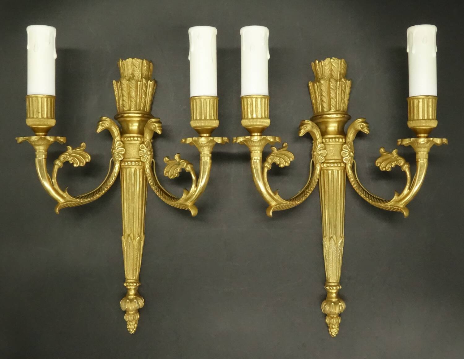 Pair of wall sconces, quiver and eagle heads, Louis XVI style - gilded bronze