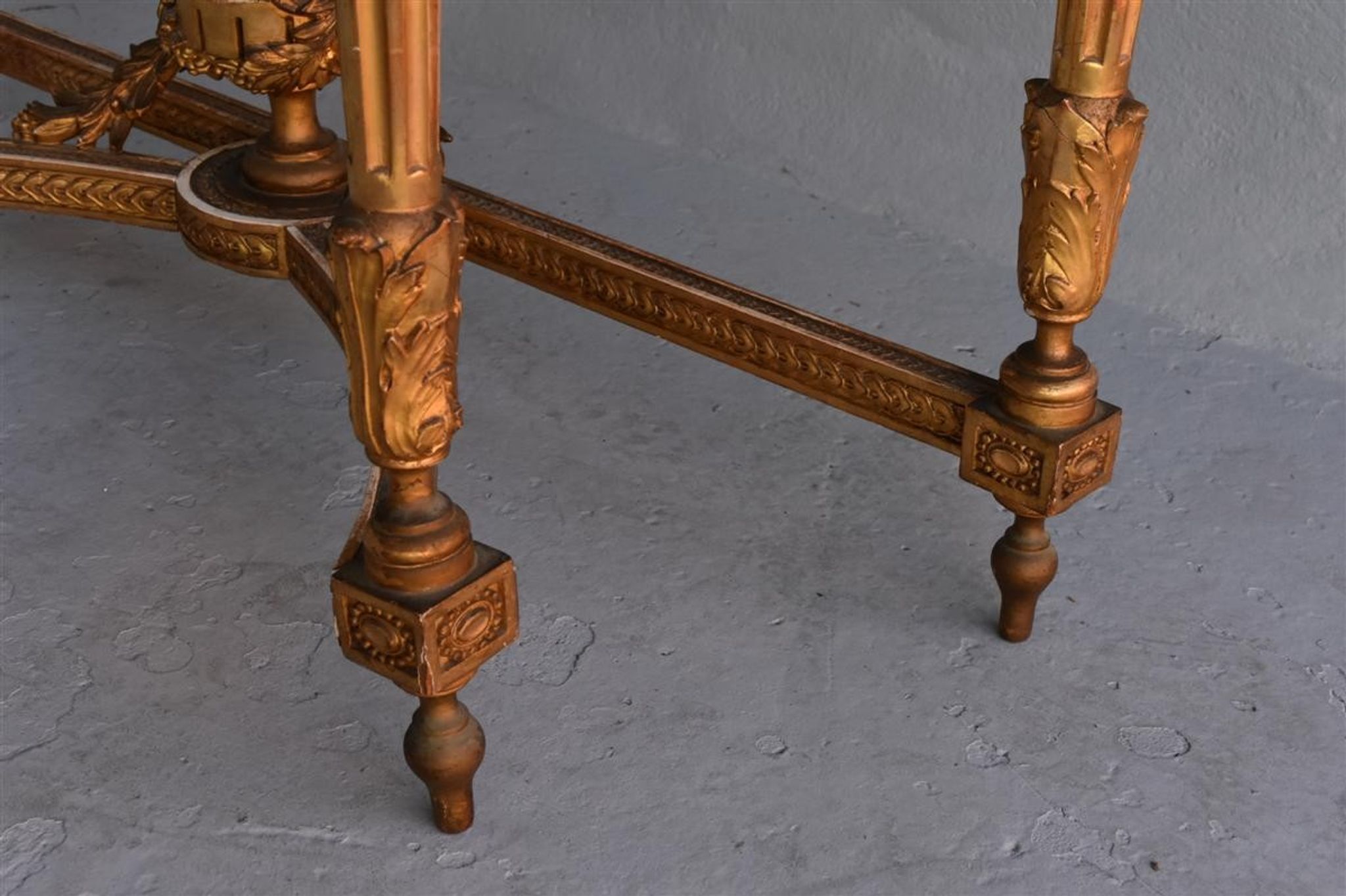 Console époque XIXème bois et stuc doré de style Louis XVI