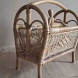 Heart-shaped rattan magazine rack