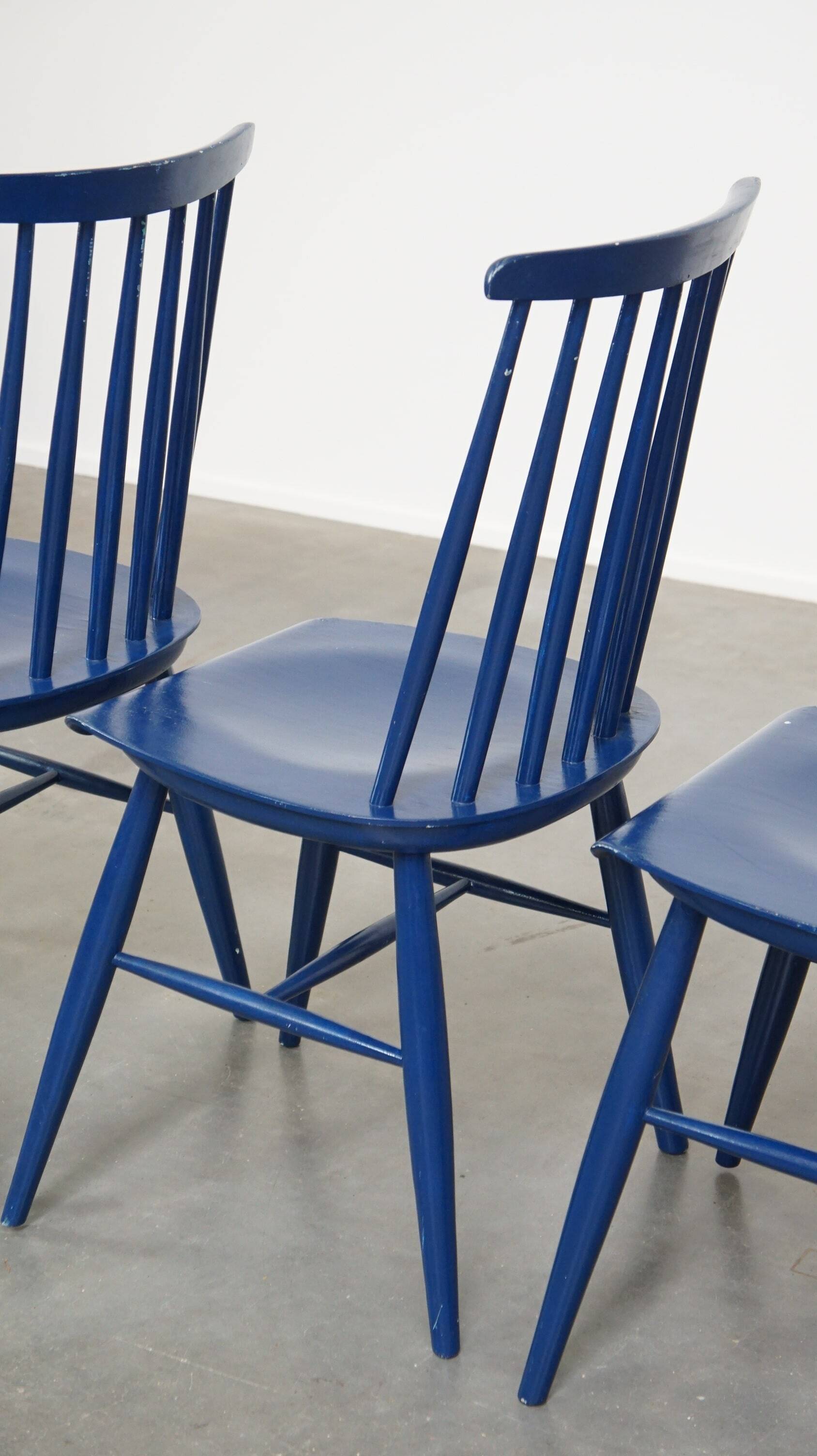 Set of 3 beautiful vintage 1960s blue wooden dining chairs/spindle chairs
