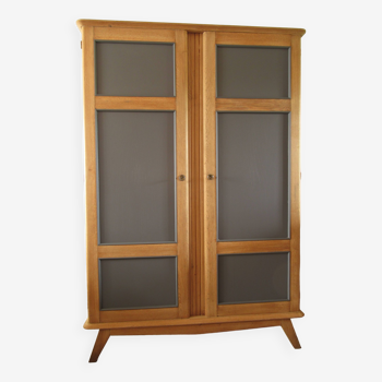 Armoire parisienne.