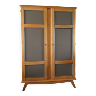 Armoire parisienne.