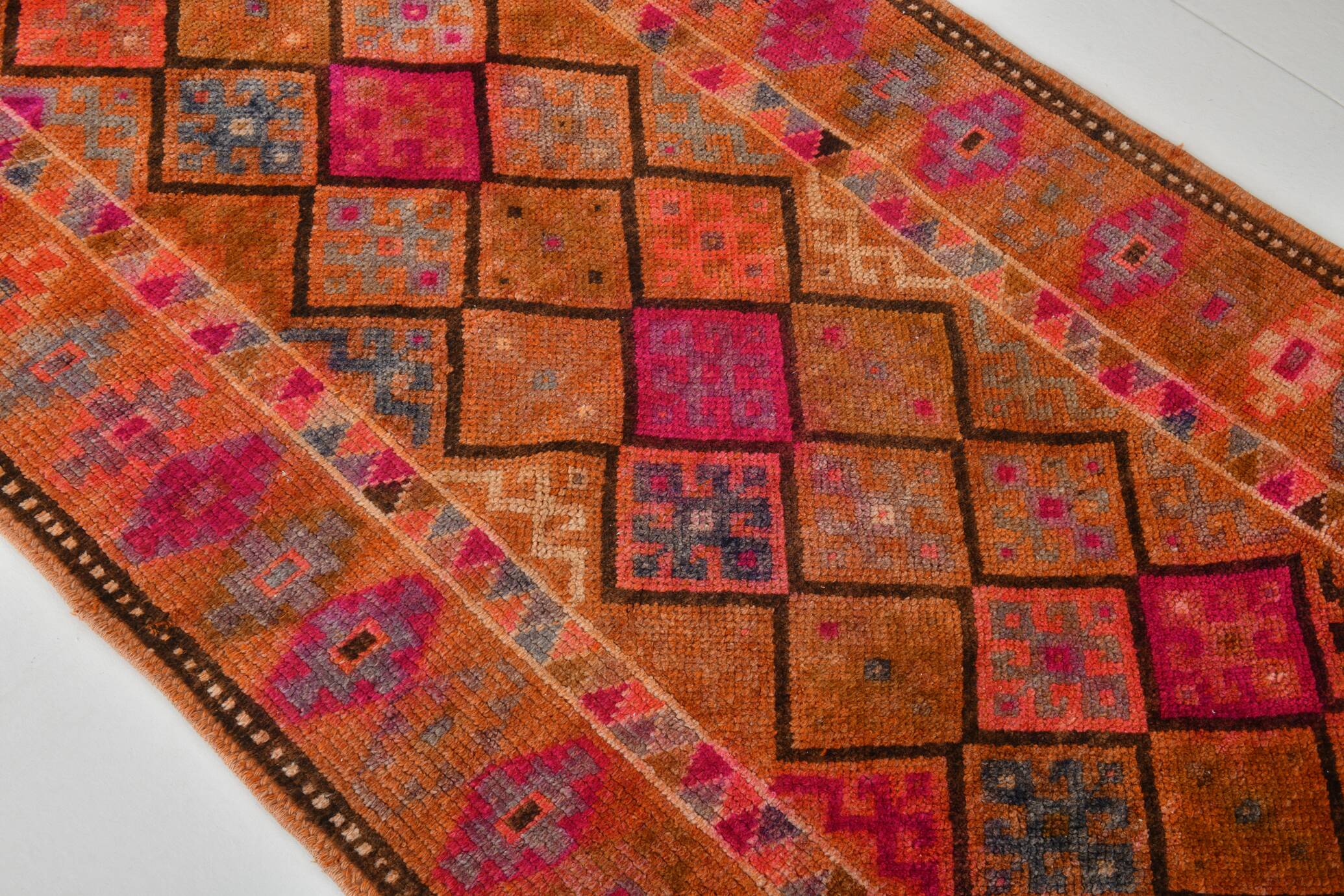 Long Tapis Couloir Vintage Orange et Fuchsia à Motifs Géométriques,91x278Cm