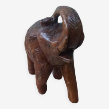 Éléphant en bois