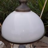 Suspension en opaline blanche a va et vient