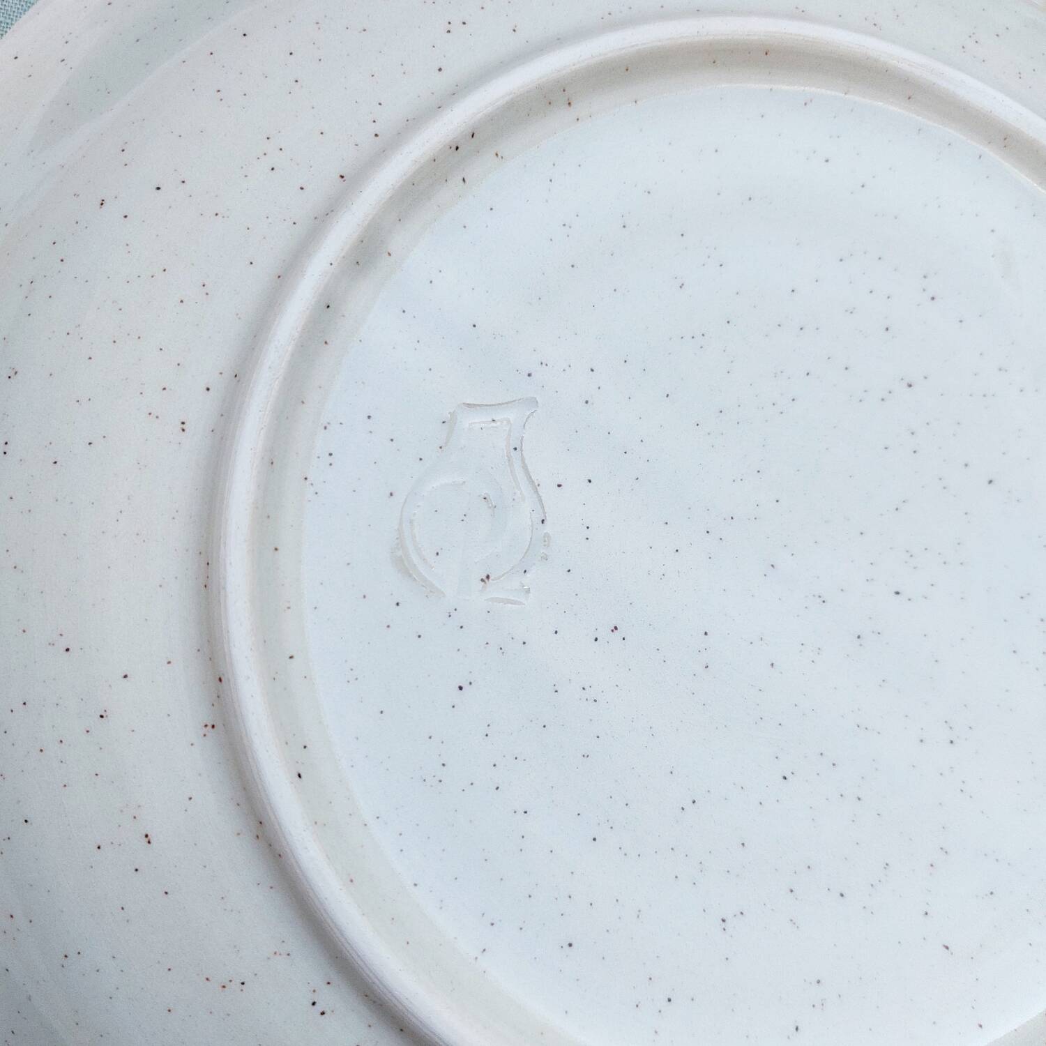 Hollow serving dish