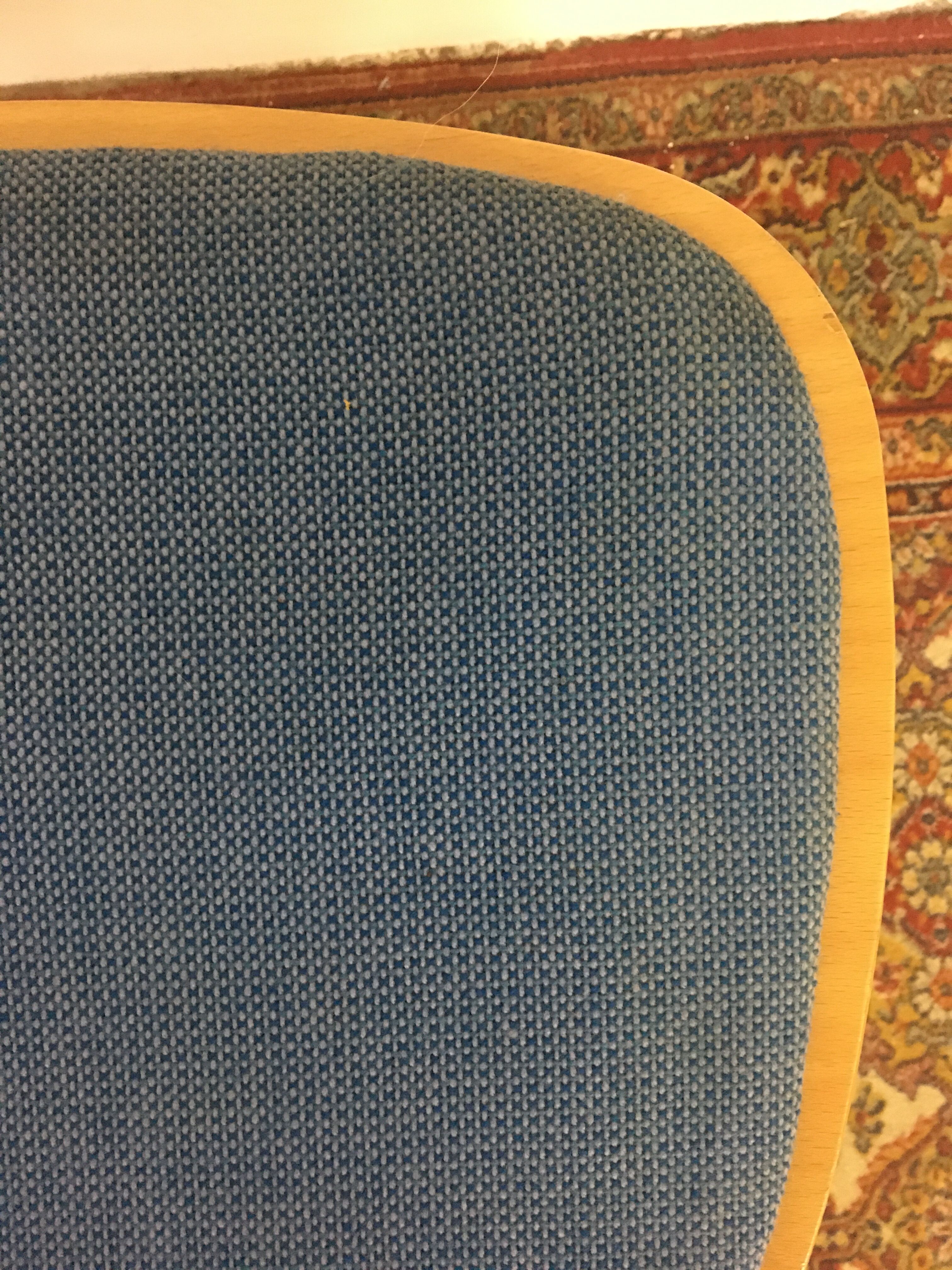 Chaises scandinaves années 80