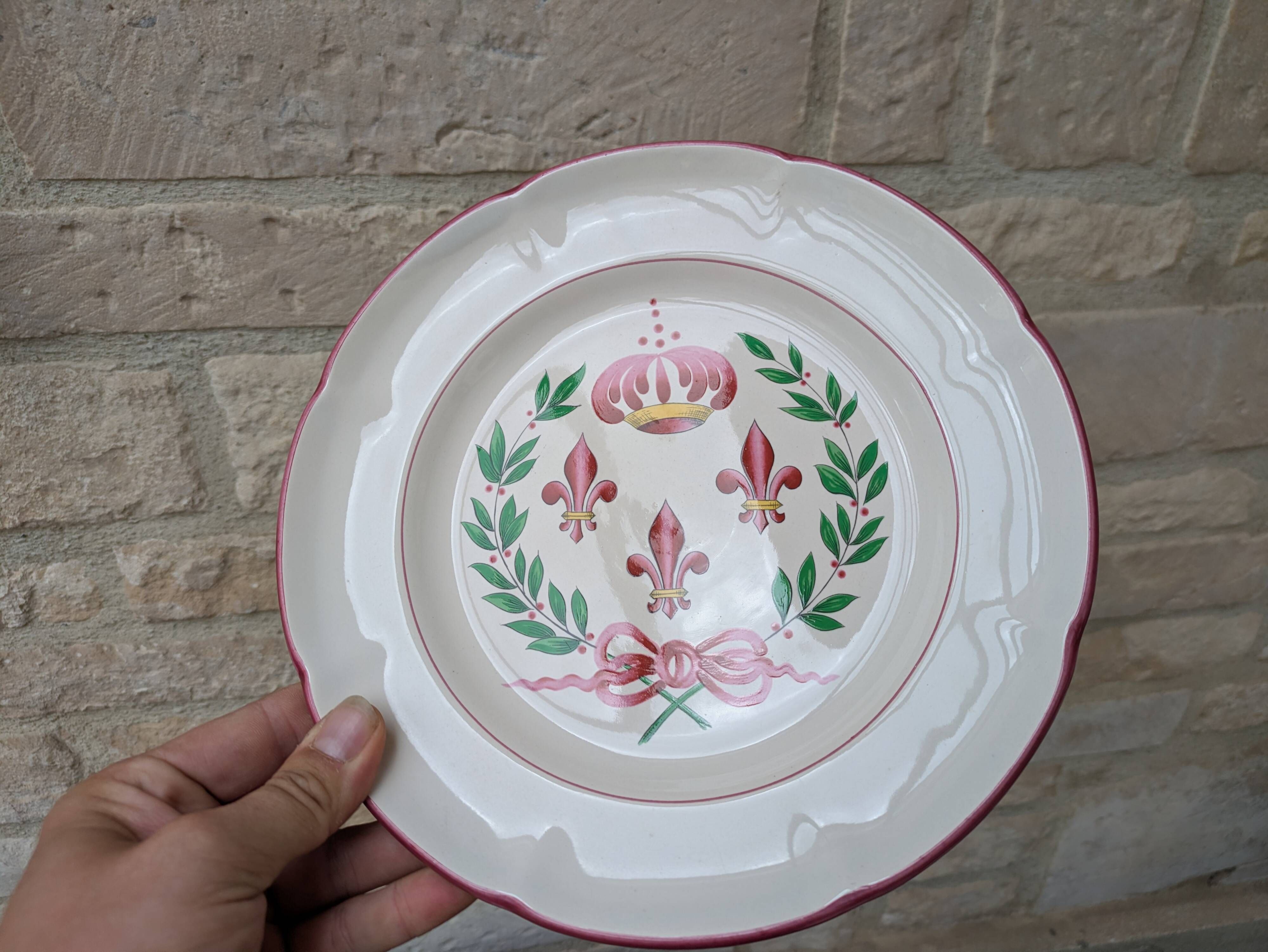 Ancienne assiette avec blasons et armoiries Saint Clément France