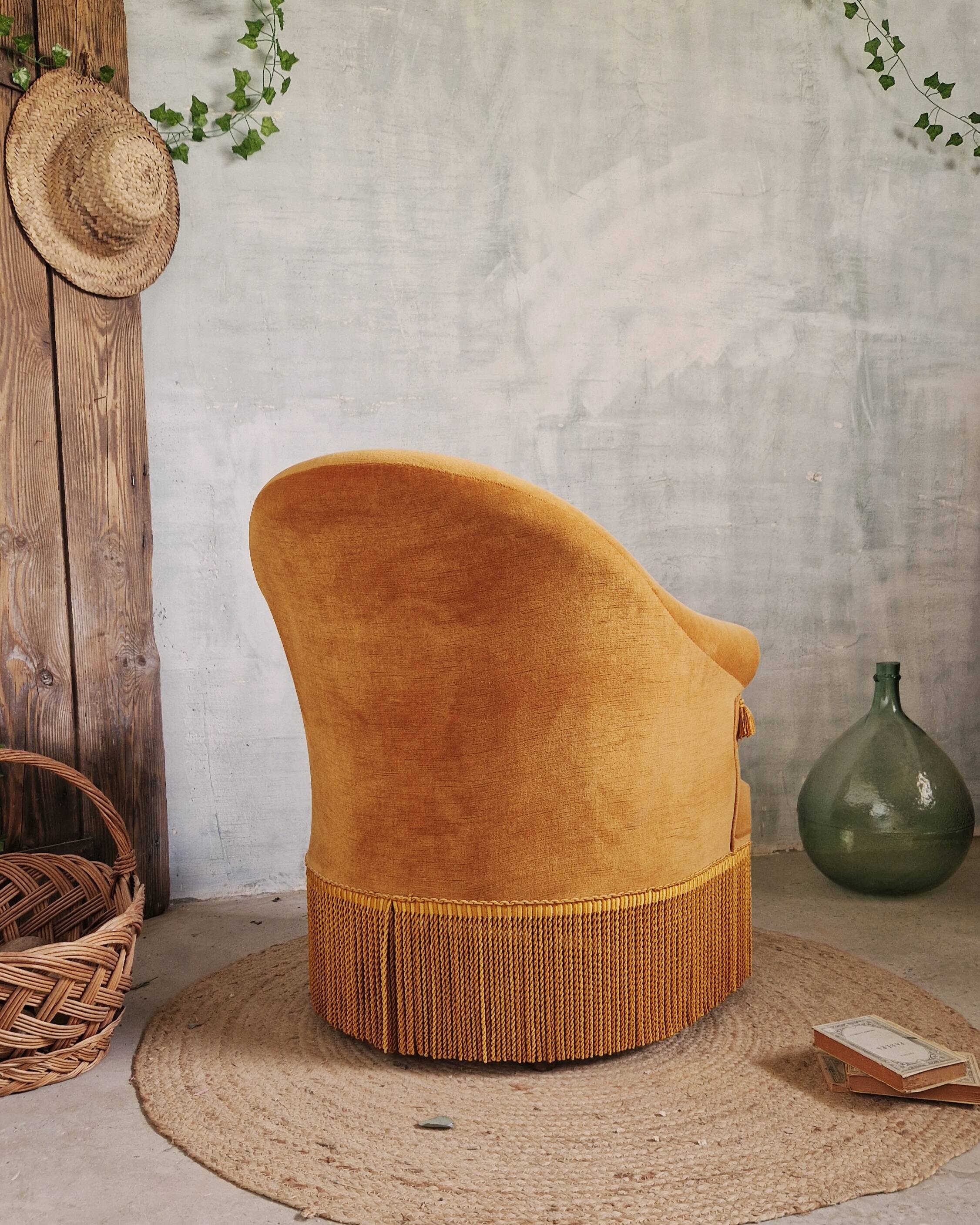 Pretty toad chair