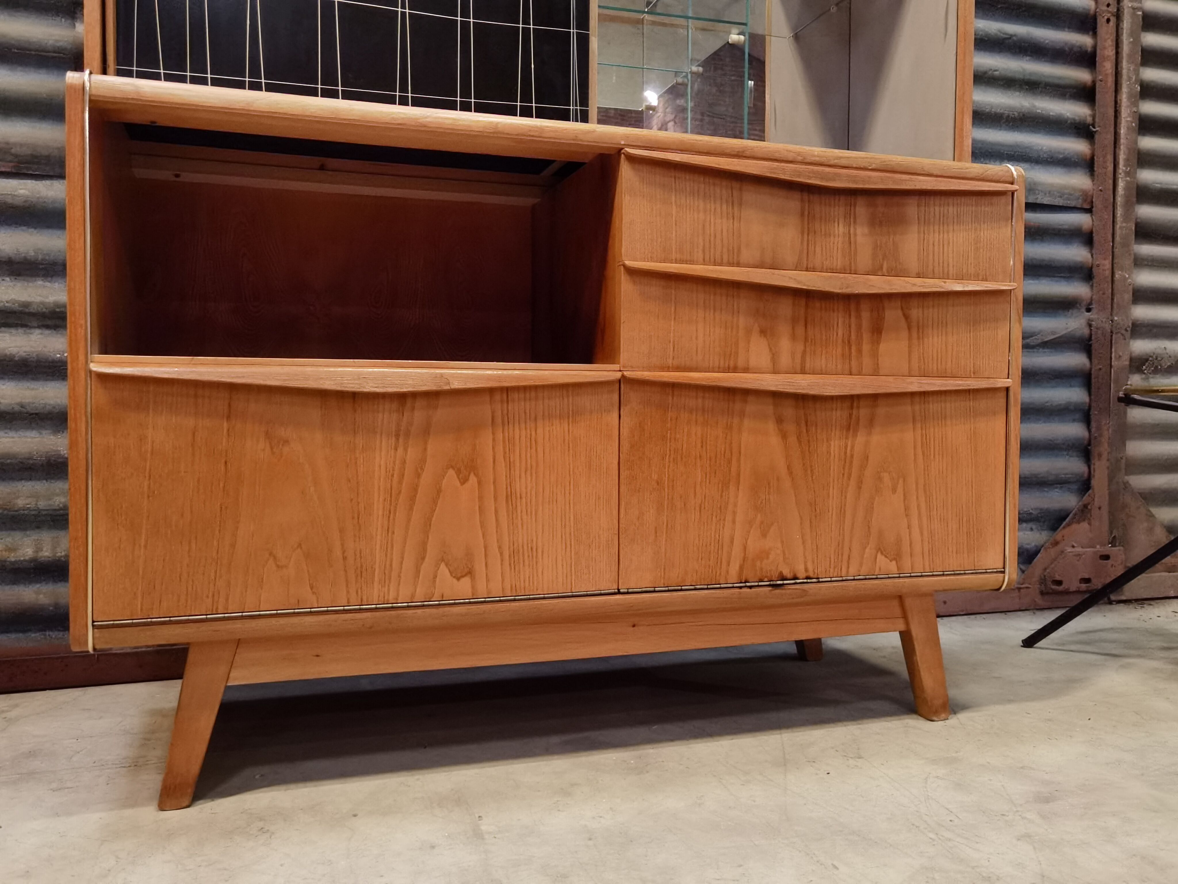 Buffet U372 / 386 Bohumil Landsman and Hubert Nepožitek for Jitona Soběslav