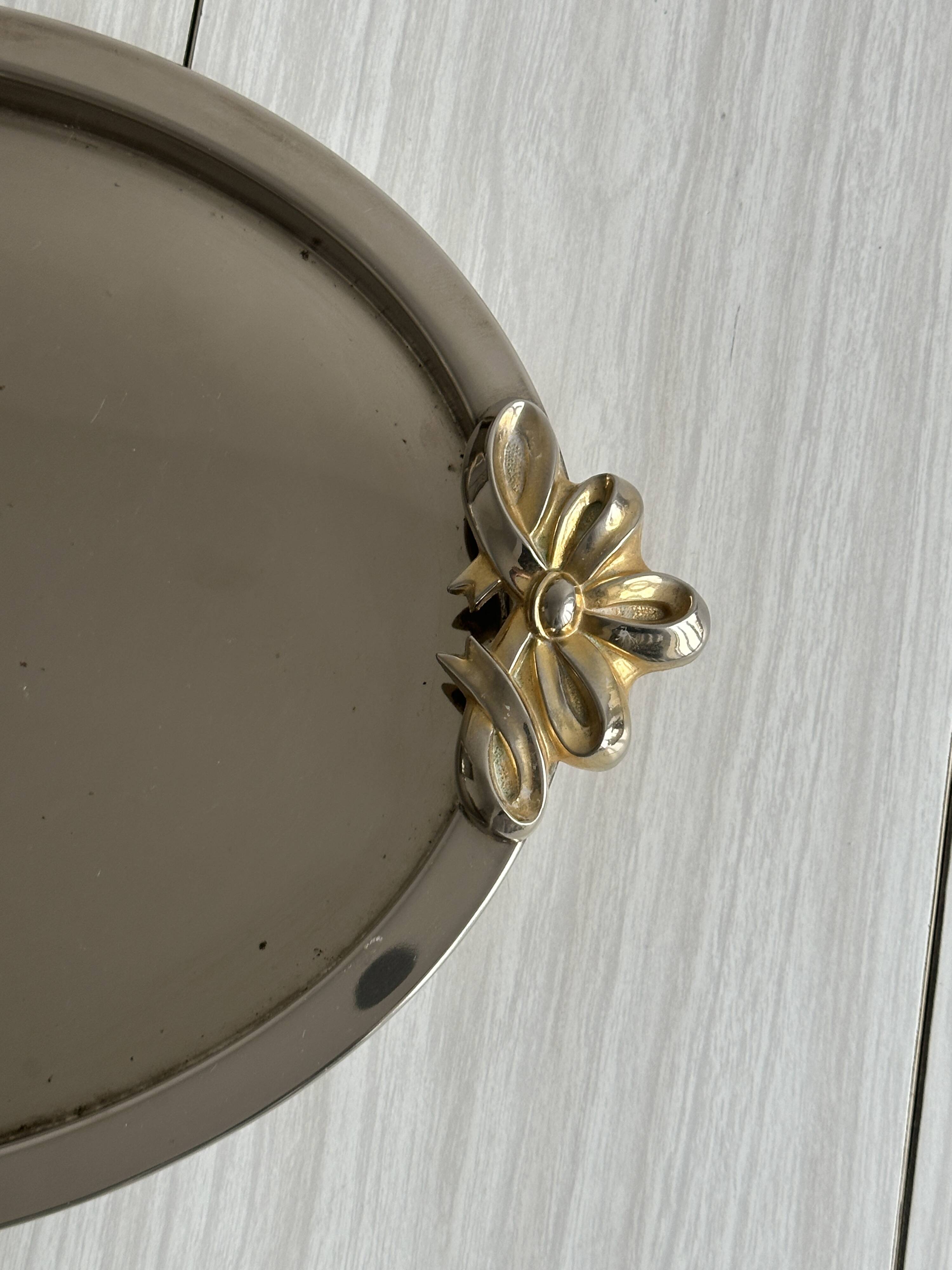 Light metal tray