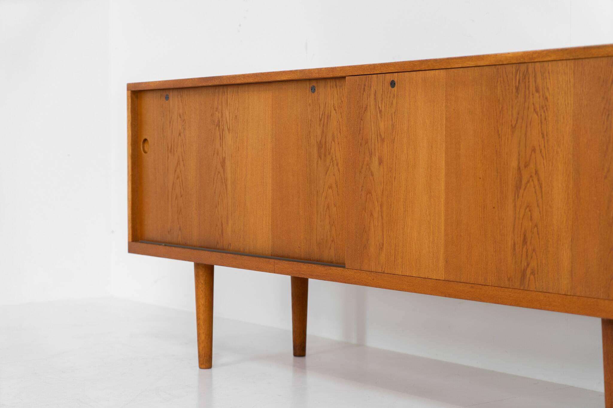 Buffet RY26 by Hans J. Wegner for Ry Møbler