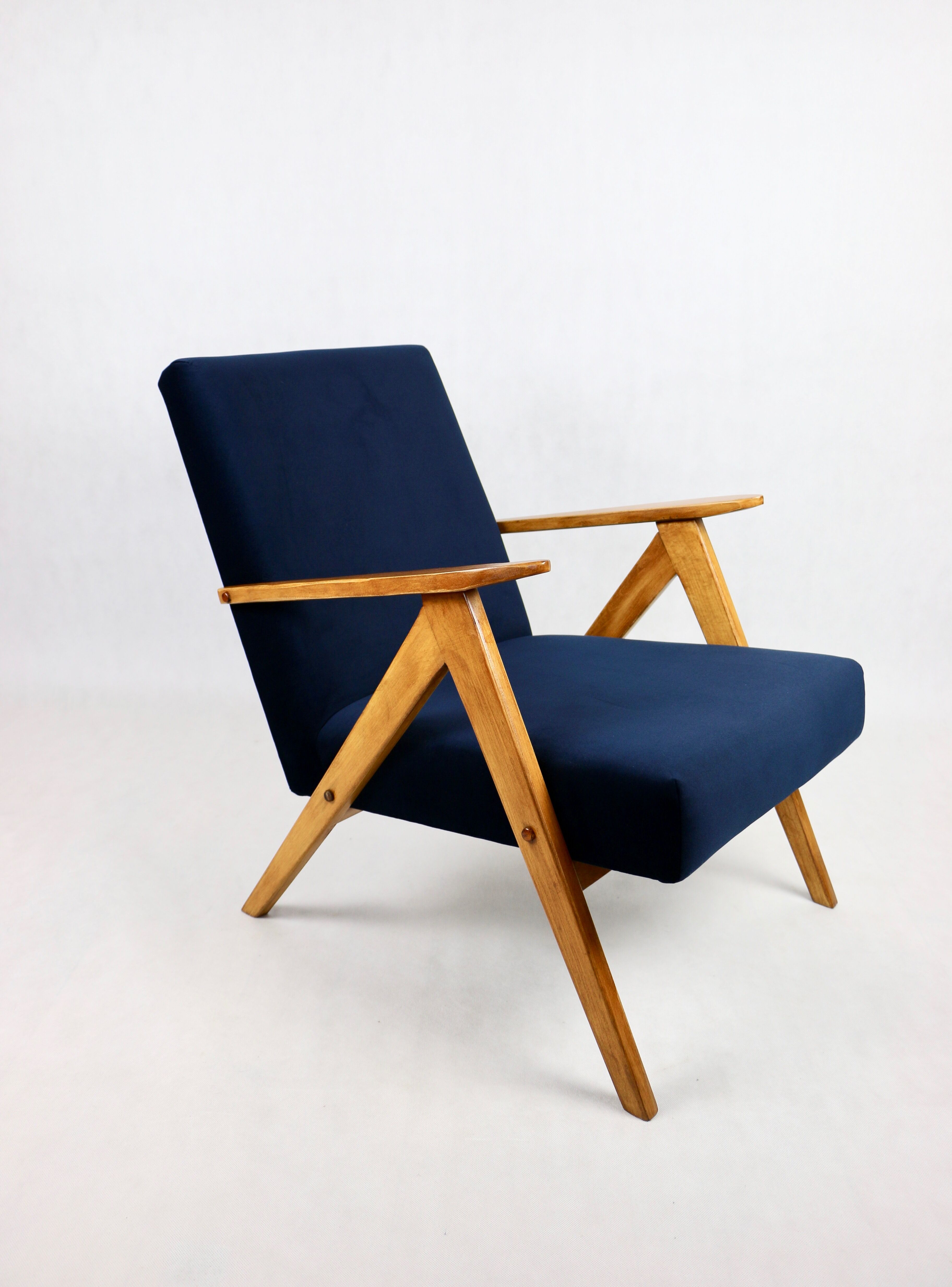 Fauteuil vintage en velours bleu marine Var, années 1970