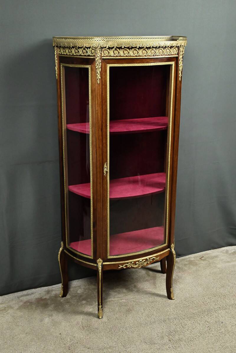 Small mahogany display cabinet, Louis XV to Louis XVI transition style – early 20th century.