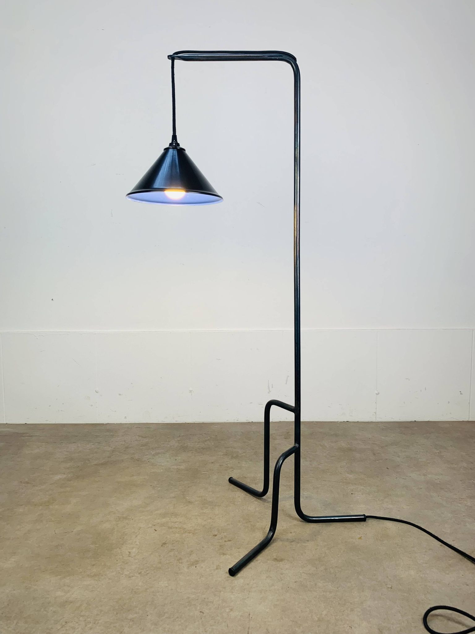 Tripod reading lamp, wrought iron, industrial style, handmade.