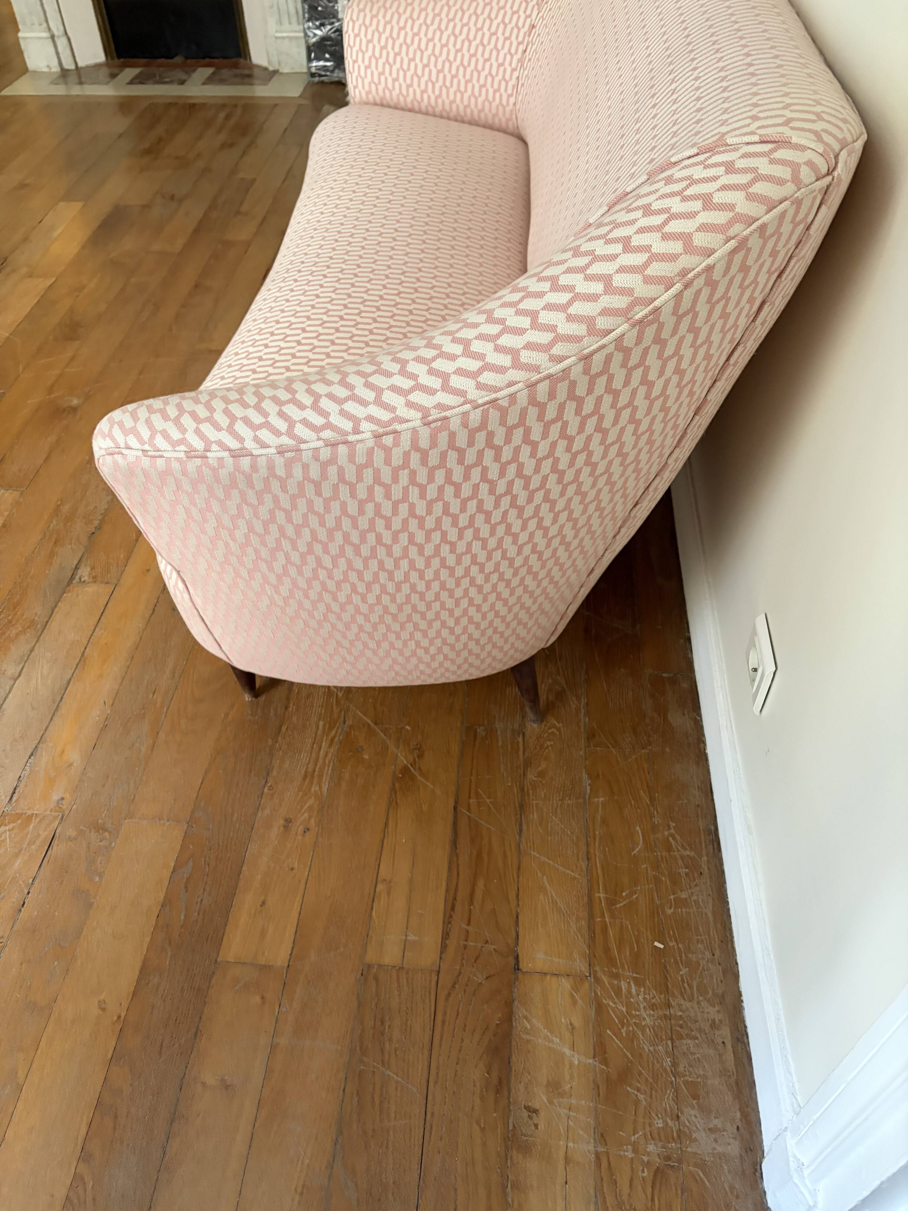 Vintage Italian 1960s pink fabric sofa – Organic design