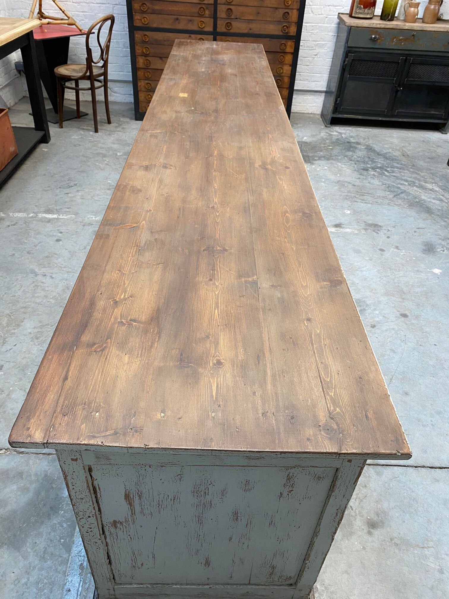 Large trading furniture