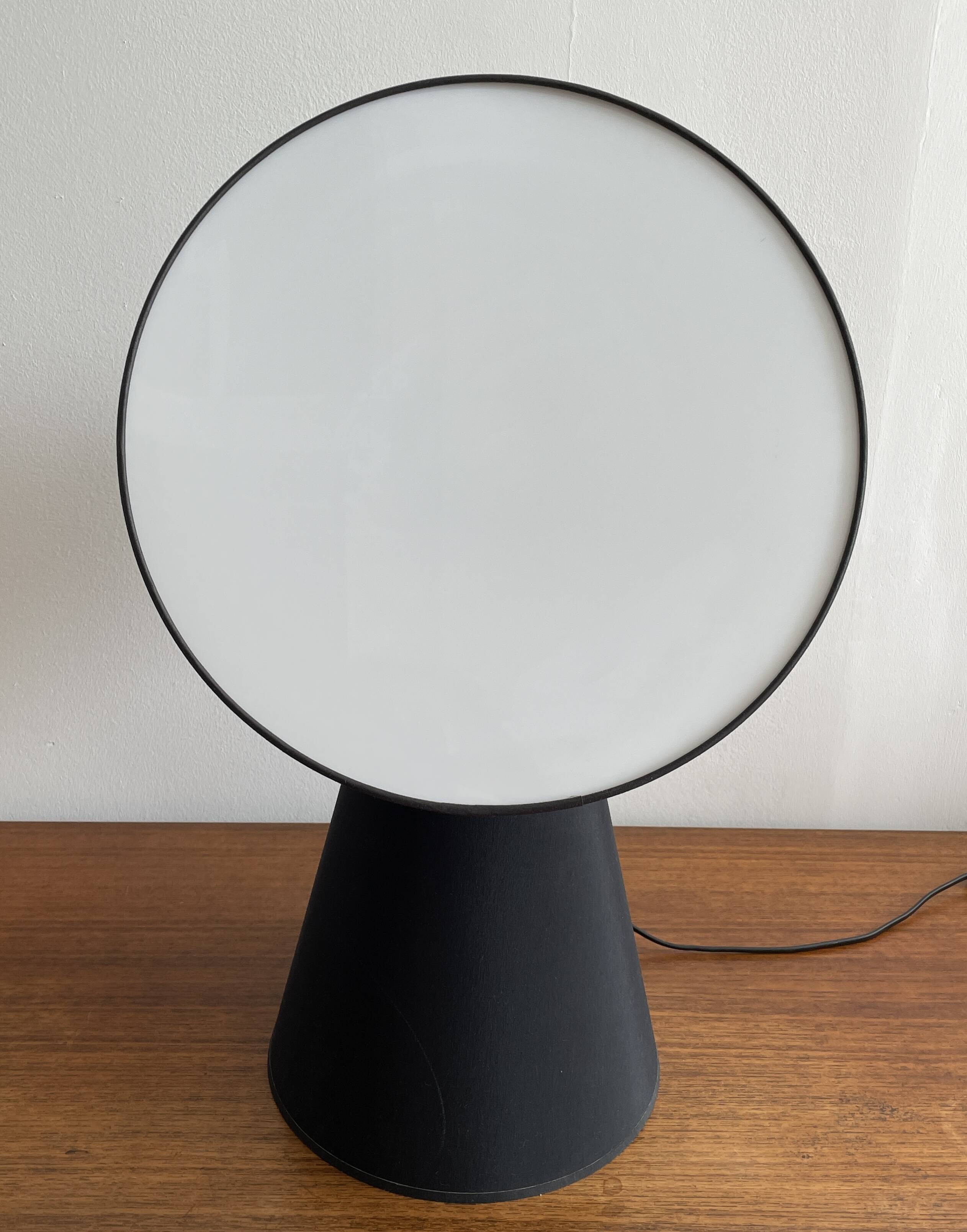 Sculptural black table lamp – Italian design spirit / Habitat