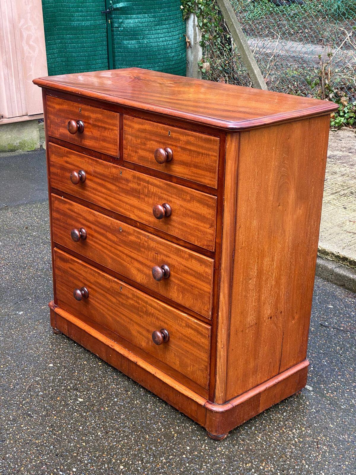 Victorian English commode in solid wood
