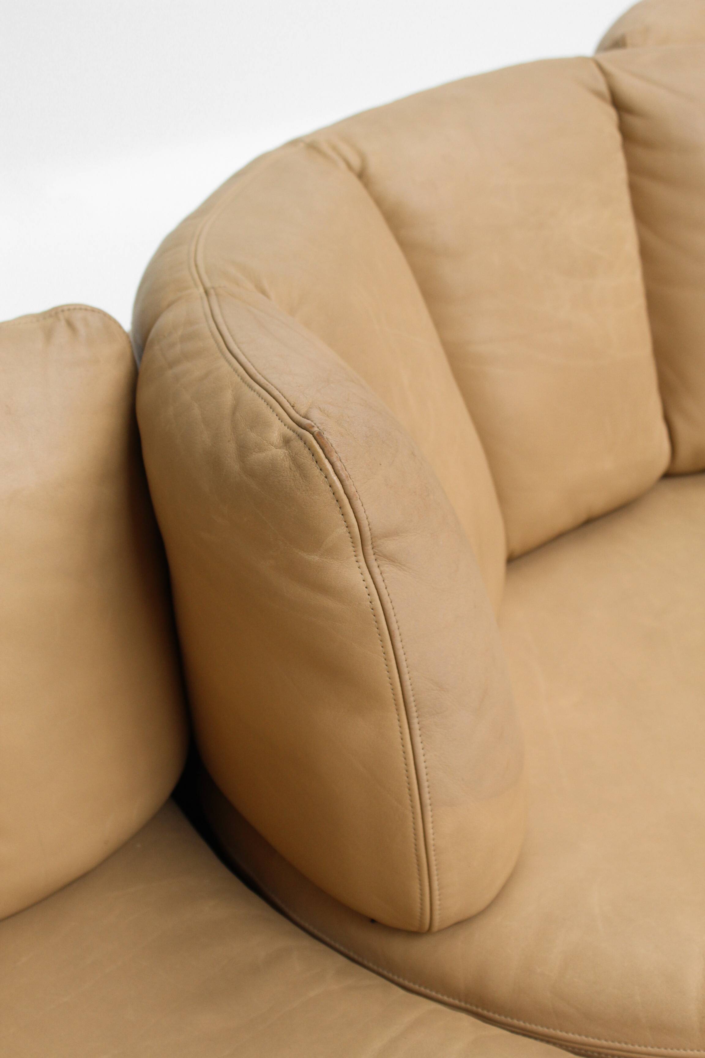 Vintage DS-800 “Biscuit” sofa by De Sede – beige leather 1970s