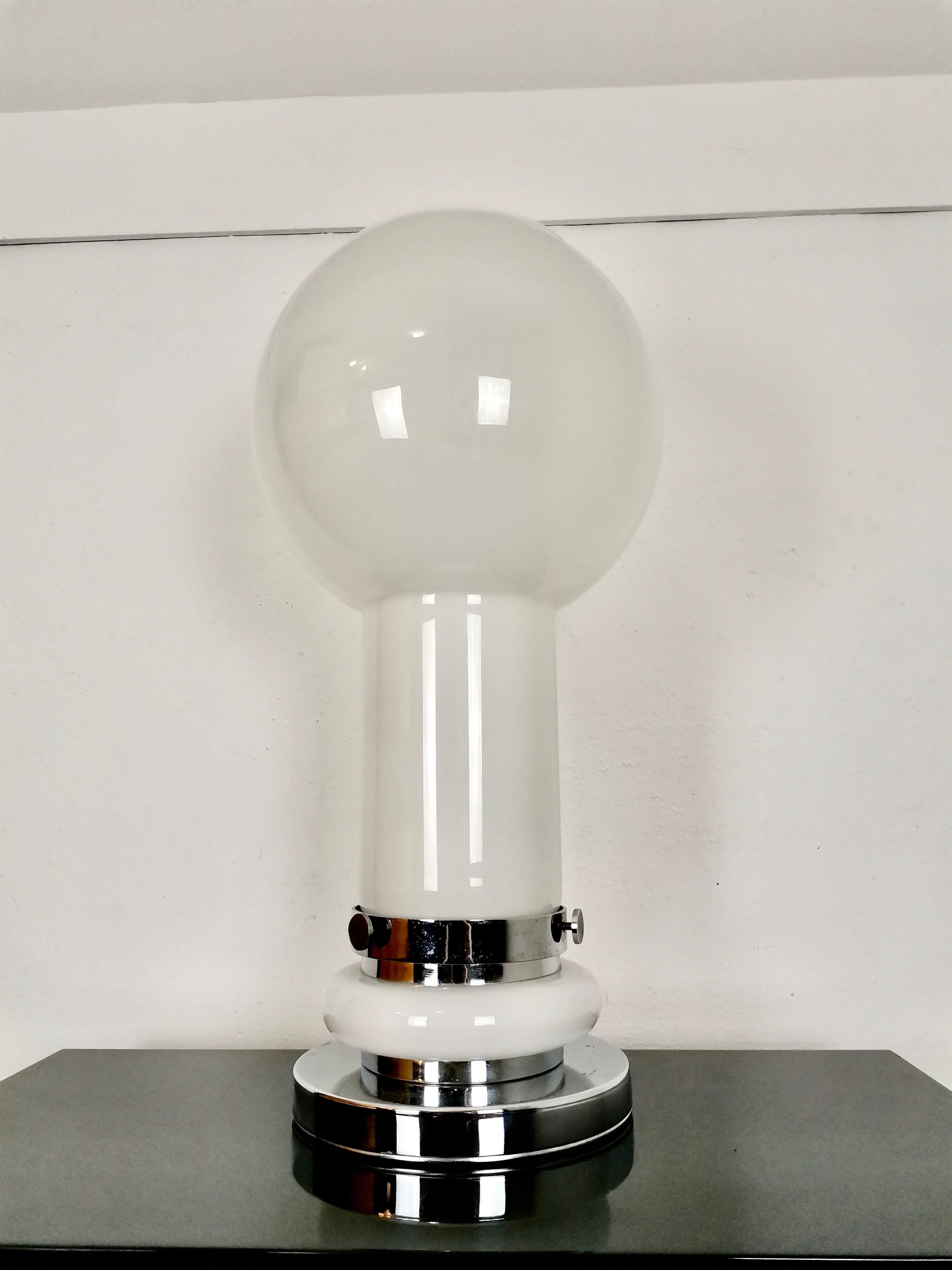 Lampe de table italienne en verre opalin blanc, années 1960