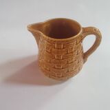 Pichet broc vintage digoin sarreguemines en barbotine motif de corbeille tressée numeroté jaune