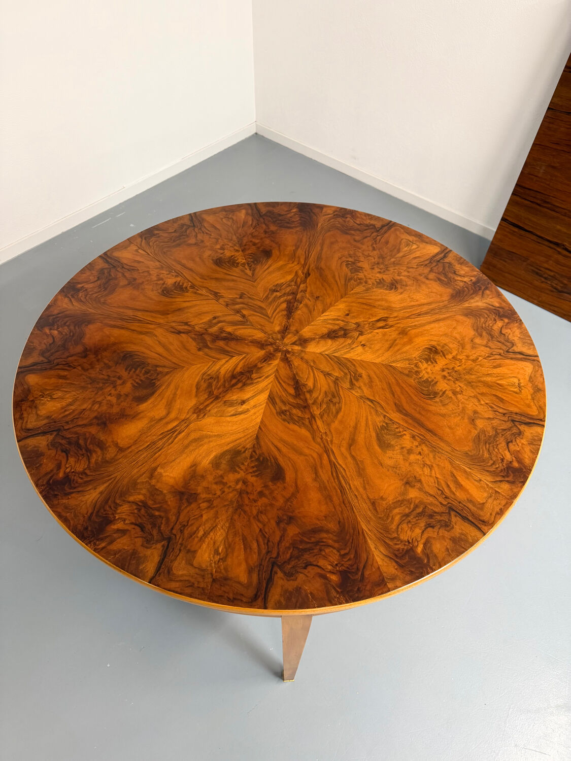 Round walnut Napoleon III extendable table with bronze top in good condition.