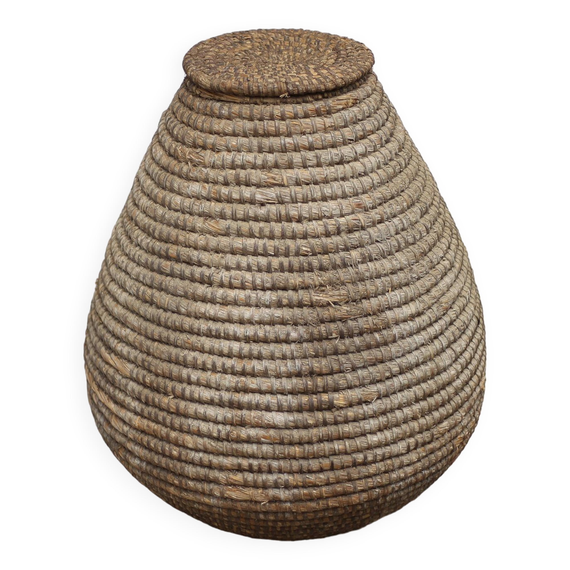 Large old basket with lid, burgundy straw and bramble, woven basket