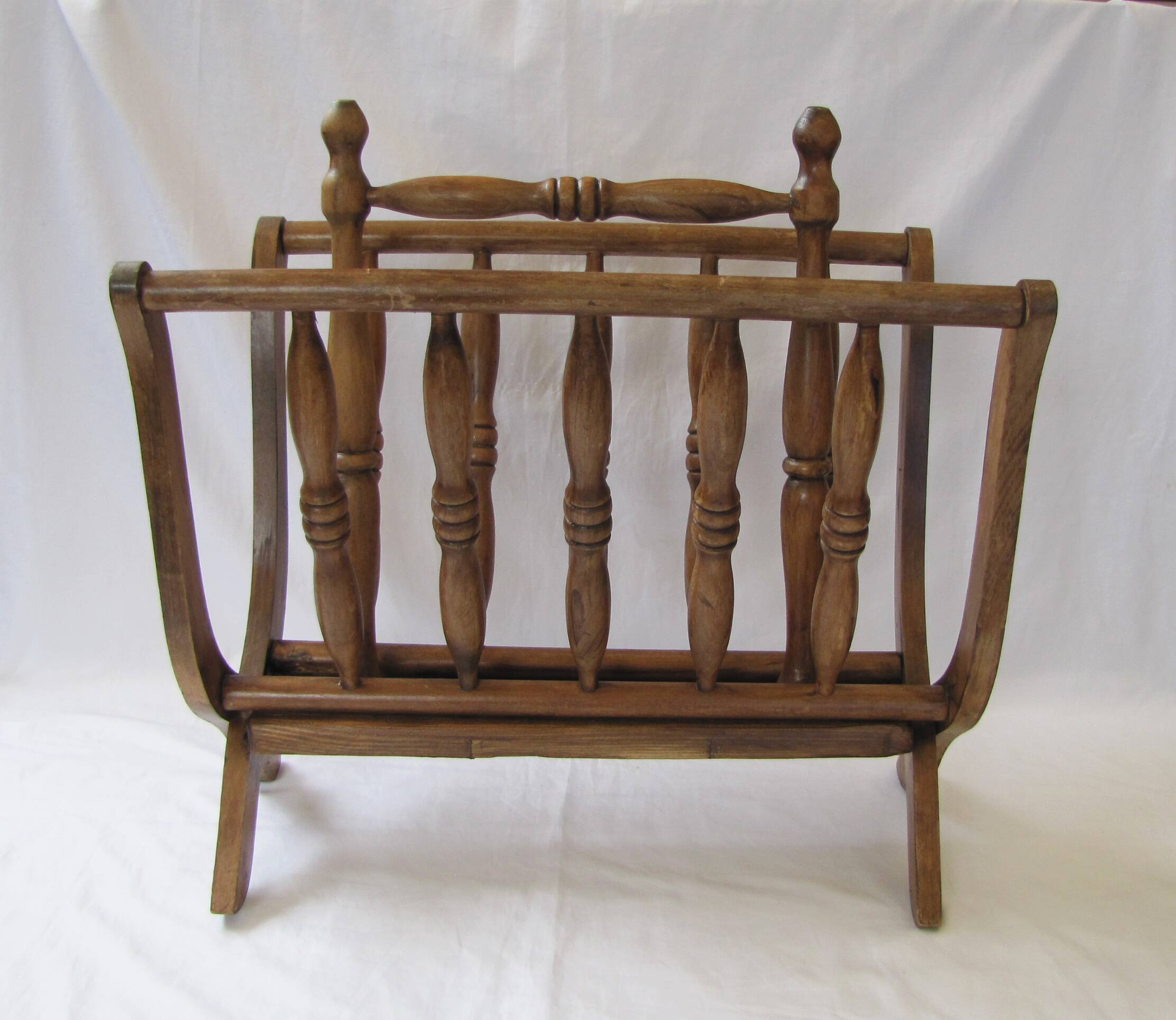vintage wooden magazine rack n°2