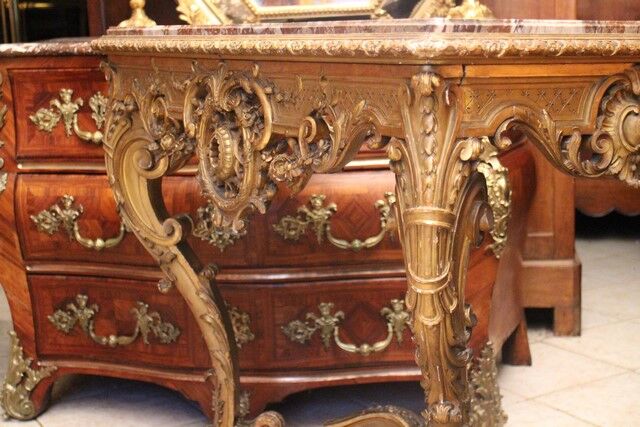 19th console in richly carved gilded wood Regency-style marble tray