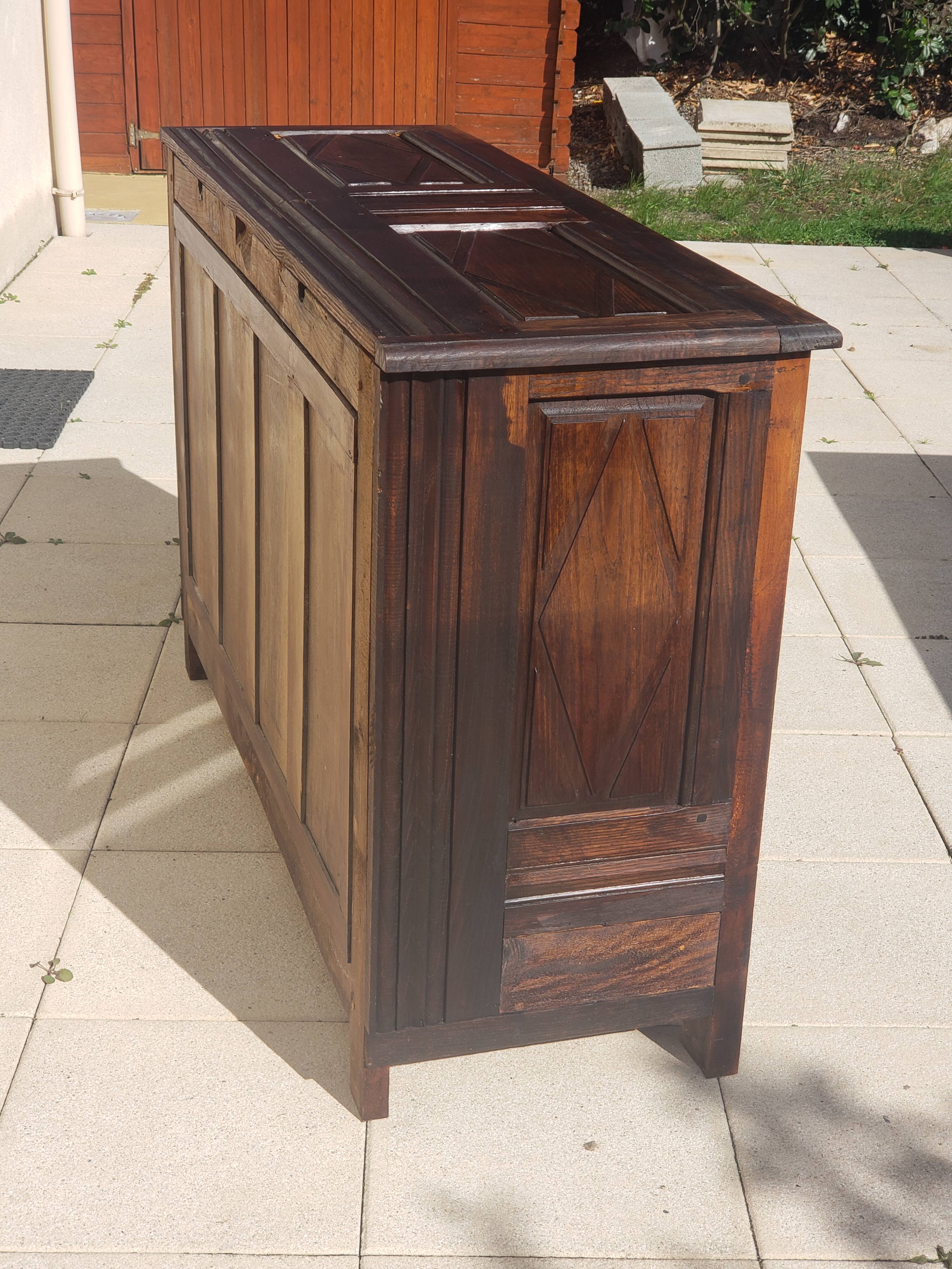 Buffet antique style Louis XIII