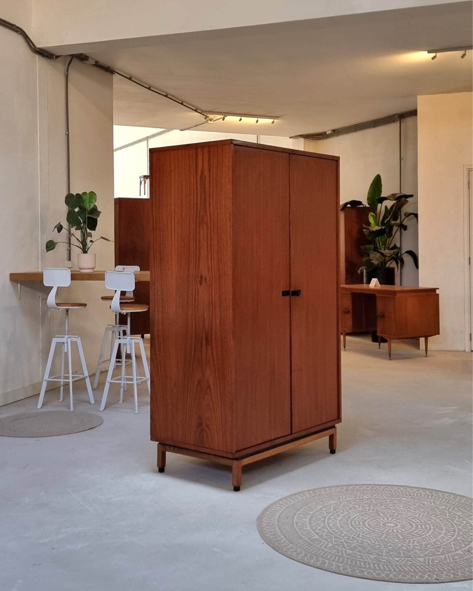 Armoire du milieu du siècle