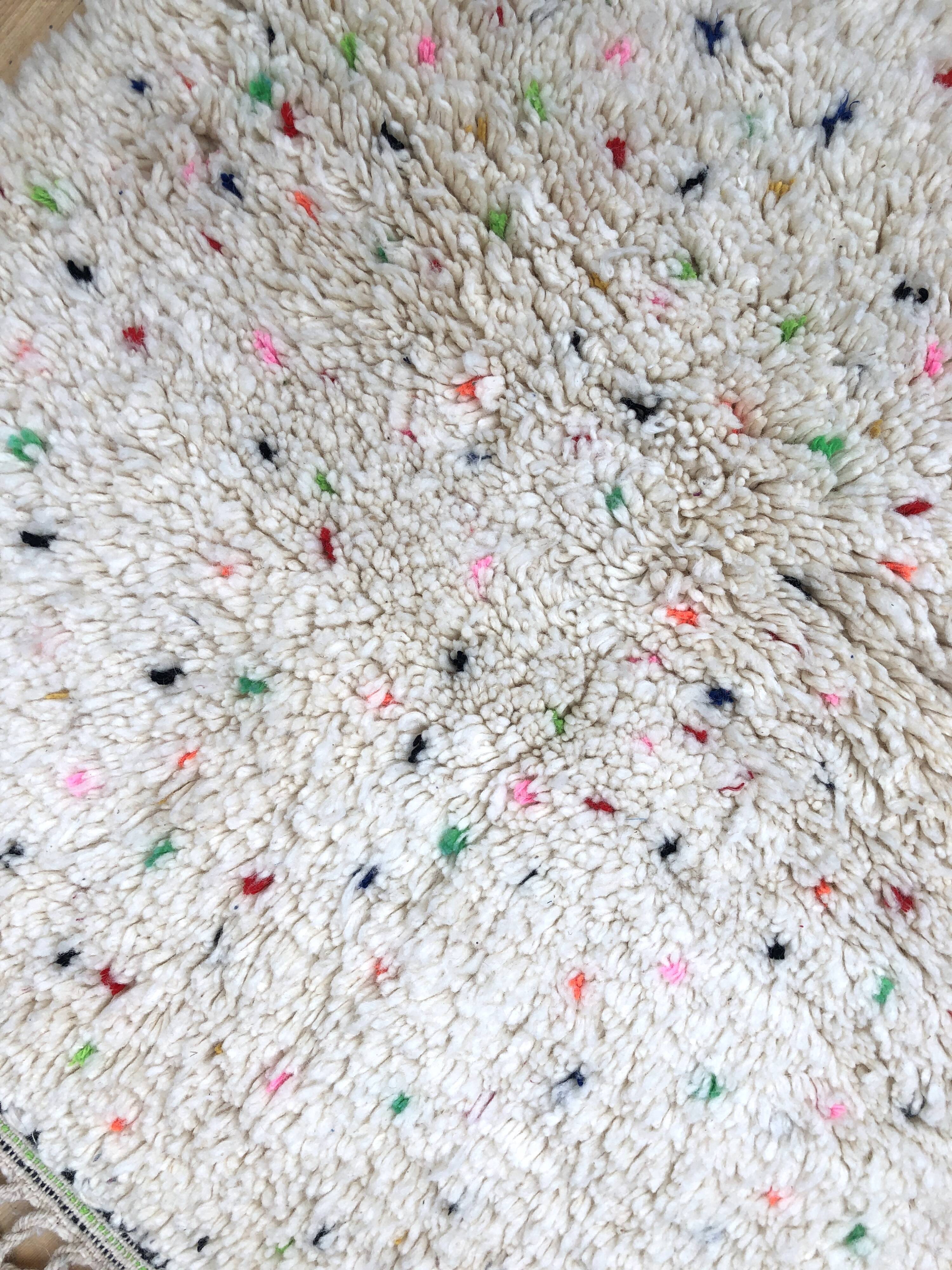 Berber carpet Beni Ouarain with colorful polka dots 1.38 x 1.03m