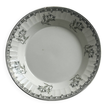 Plat ancien en terre de fer