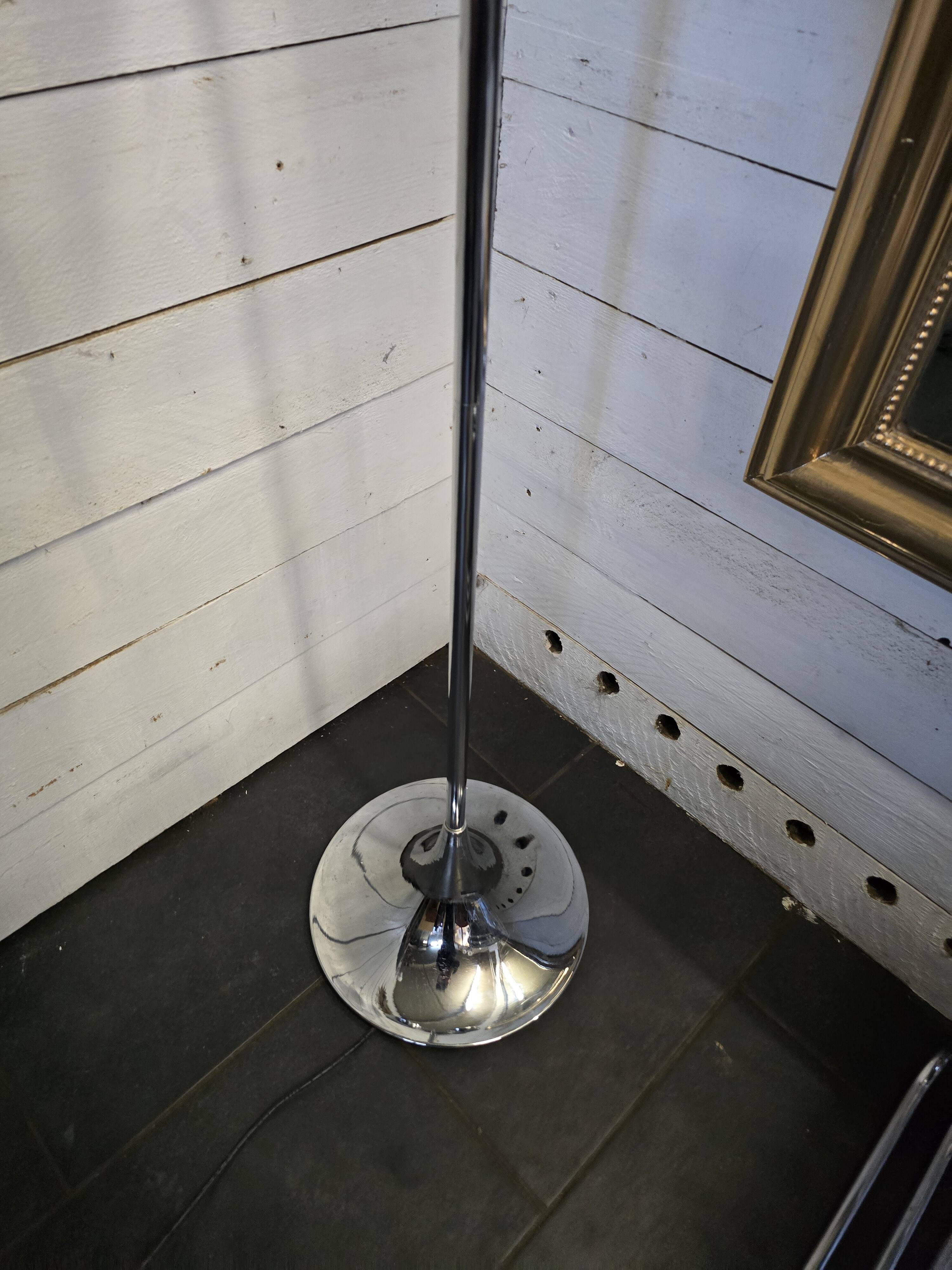 Vintage eyeball floor lamp with tulip base in chromed metal