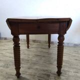 Drop-leaf table