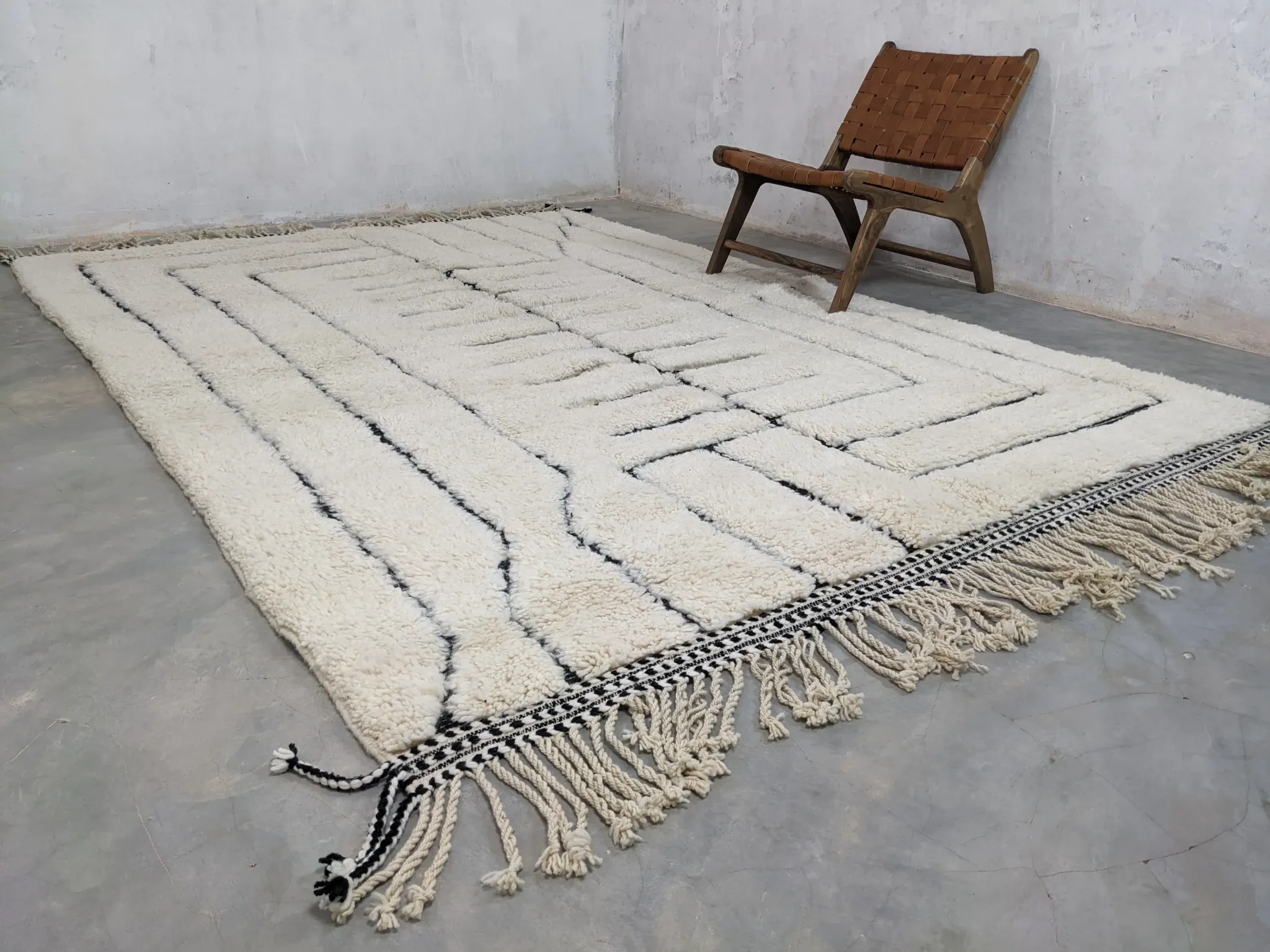 Large Beni Ouarain rug, 305 x 210 cm